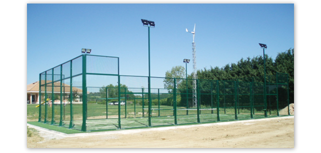 Pista de pádel con paneles fotovoltaicos en la finca privada de Villarramiel, Palencia. Pavisa Contratas S.L.